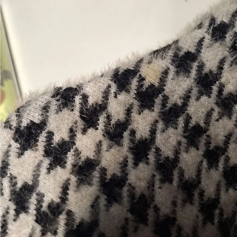 Venus L Houndstooth Open Duster Knit Sweater - Picture 9 of 9